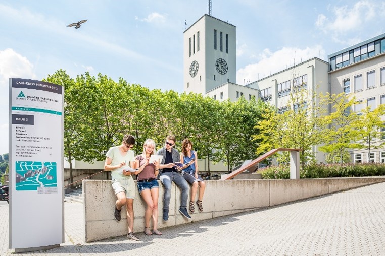 Station 1: Haupteingang der EAH Jena (Haus 1, 2 und 3)