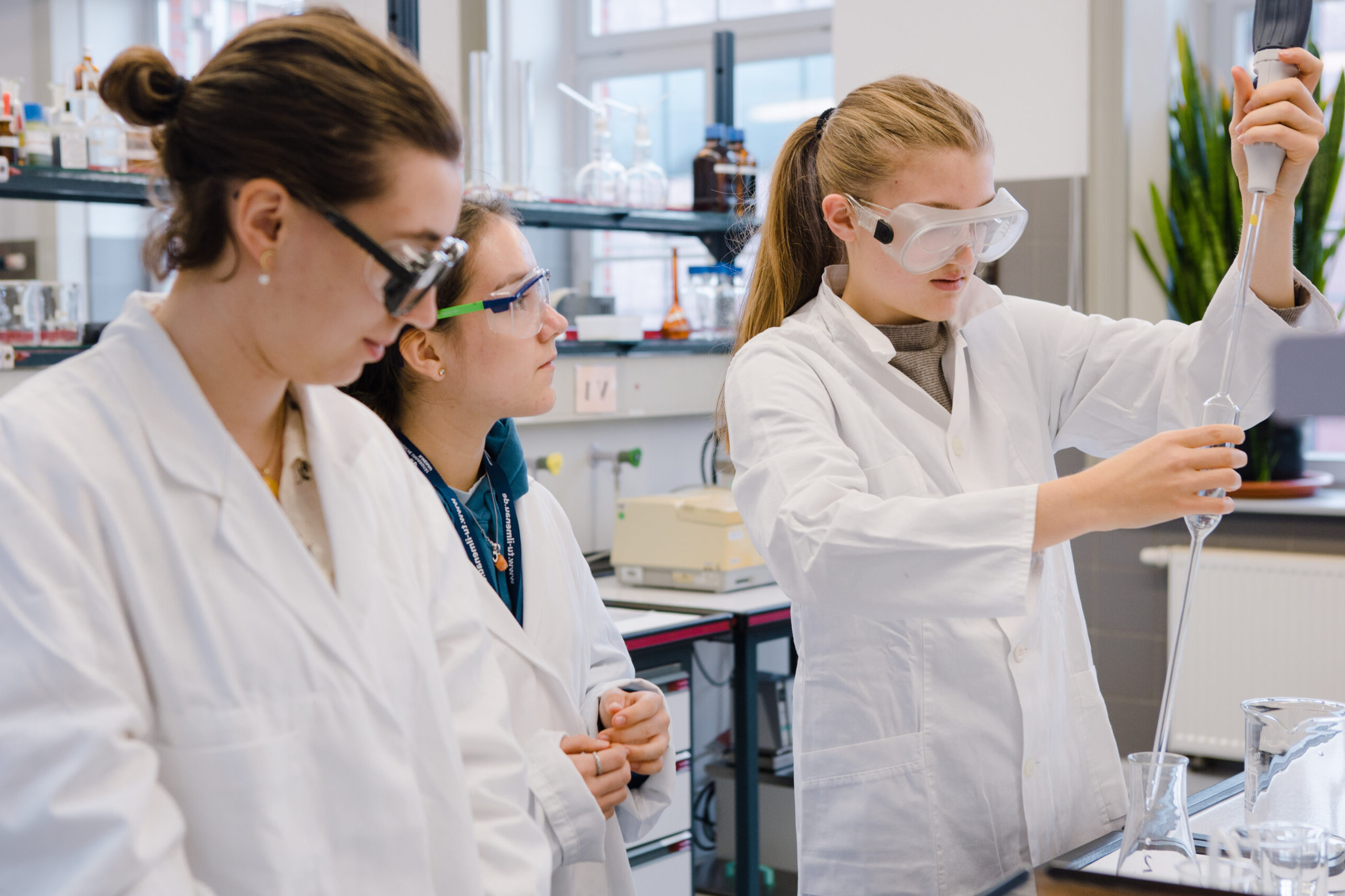 Studentin für eine Woche – Deine MINT-Erlebniswoche an der TU Ilmenau!